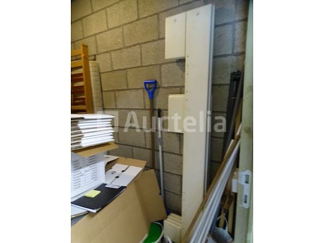 Slaapkamer (kledingkast, bed, 2 boxsprings, 1 matras, 1 ladekast) - afbeelding 8 van  9