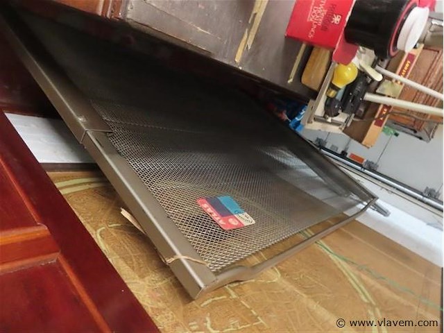 Slaapkamer, reeds gedemonteerd, bed + kleerkast - afbeelding 2 van  5
