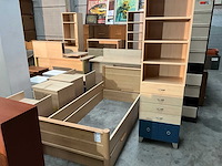 Slaapkamerset in hout - afbeelding 1 van  7