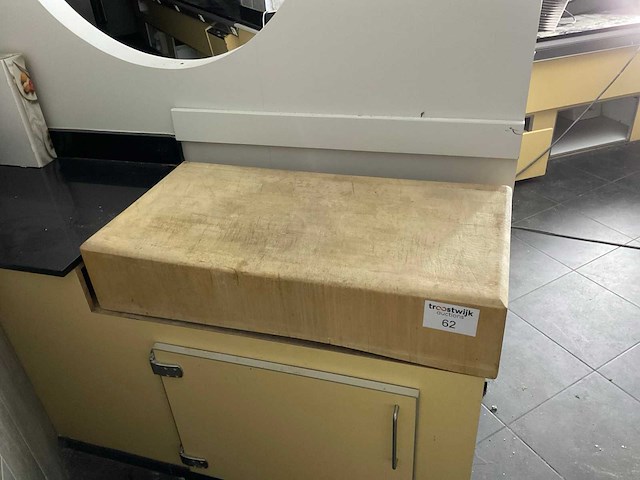 Slagersblok massief hout - afbeelding 1 van  4