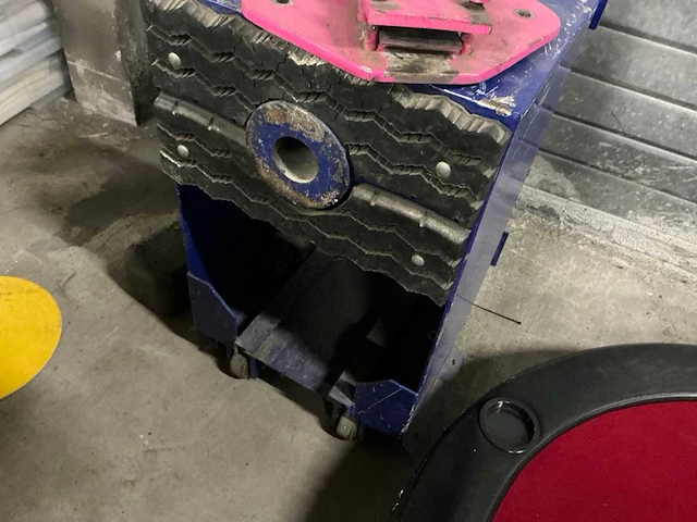 Slagmechanisme kermisattractie - afbeelding 4 van  4