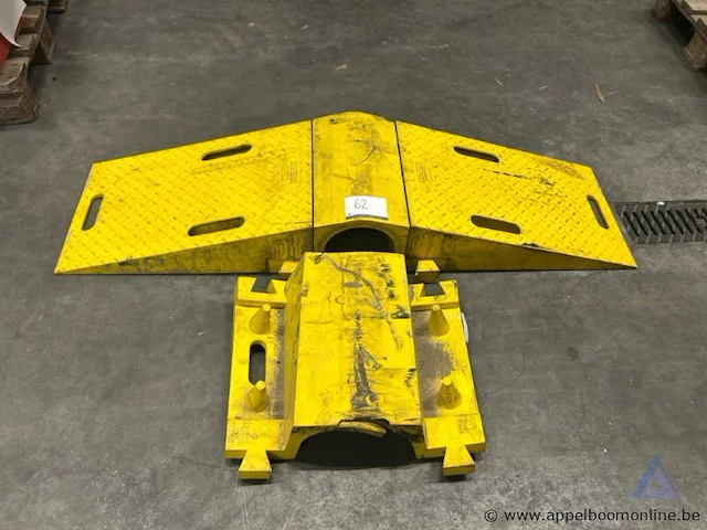 Slangenbruggen checkers diamondback, model uhb-5060r, bestaande uit bruggen, voeten en tussenstukken - afbeelding 1 van  2