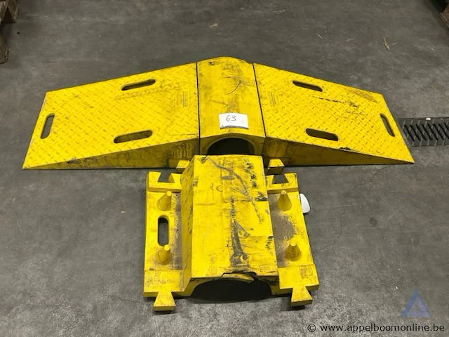 Slangenbruggen checkers diamondback, model uhb-5060r, bestaande uit bruggen, voeten en tussenstukken - afbeelding 1 van  2