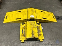 Slangenbruggen checkers diamondback, model uhb-5060r, bestaande uit bruggen, voeten en tussenstukken