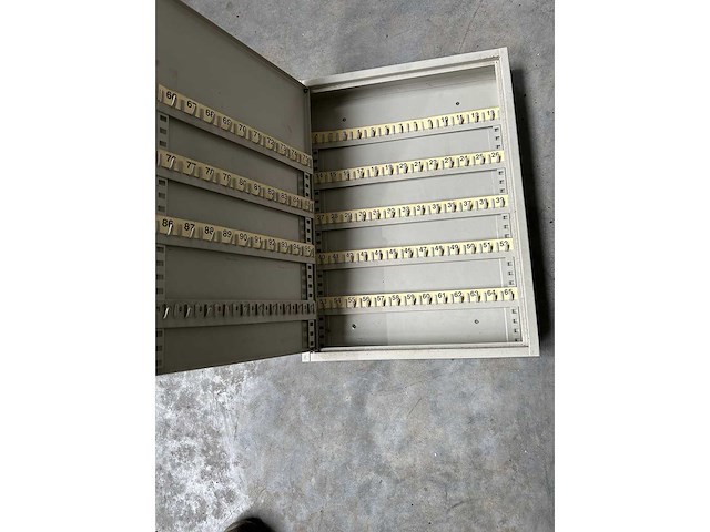 Sleutelkast 65 sleutels - various office inventory - afbeelding 1 van  2