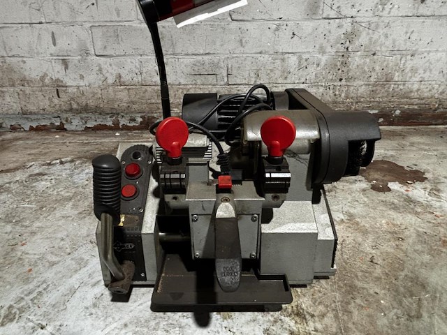 Sleutelsnijmachine silca bravo proffesional ii - afbeelding 1 van  5