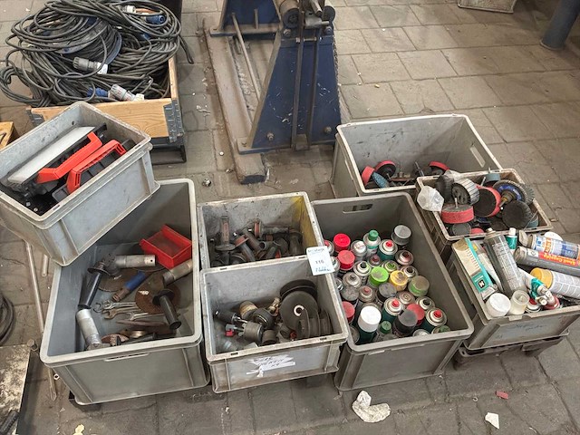 Slijpgereedschappen, spots en spuitbussen - afbeelding 1 van  9