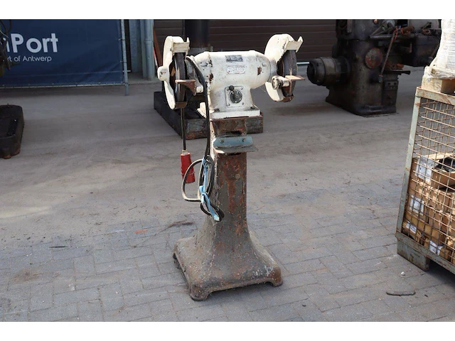 Slijpmachine metabo elektrisch 1.1kw - afbeelding 1 van  1