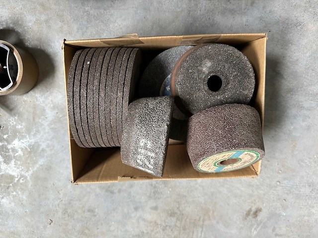 Slijpschijven + ammerilstenen - various contractor materials - afbeelding 2 van  2