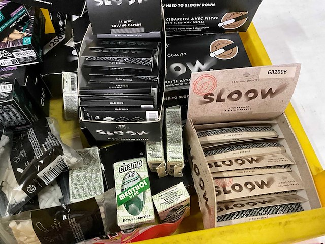 Sloow & champ high mix kavel diverse rookwaren met o.a. filters en vloei - afbeelding 3 van  7