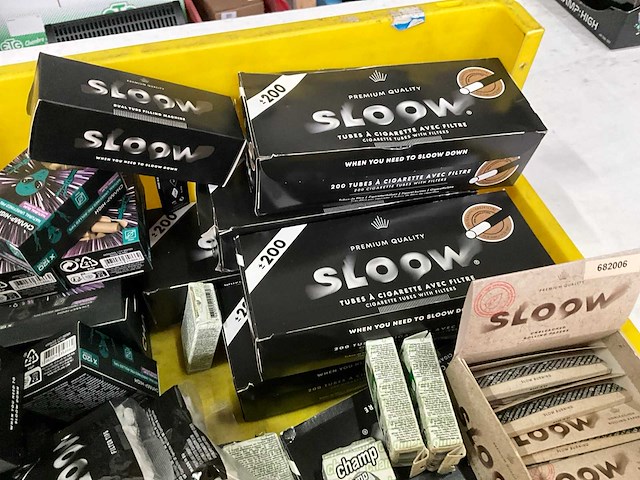 Sloow & champ high mix kavel diverse rookwaren met o.a. filters en vloei - afbeelding 6 van  7