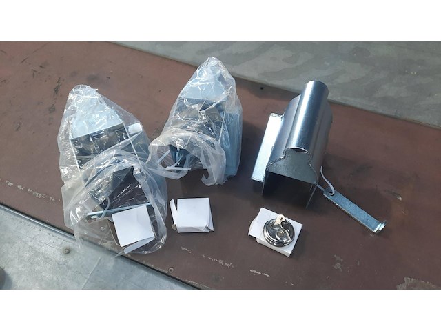 Sloten met sleutels 3 stuks nieuw - afbeelding 1 van  1