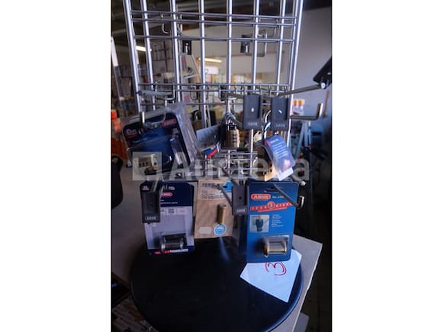 Slotenmaker - blanco sleutels + hangslot - afbeelding 11 van  15