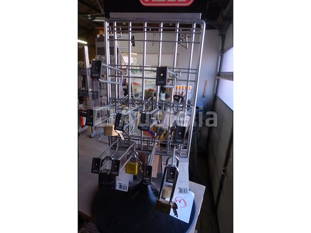 Slotenmaker - blanco sleutels + hangslot - afbeelding 13 van  15