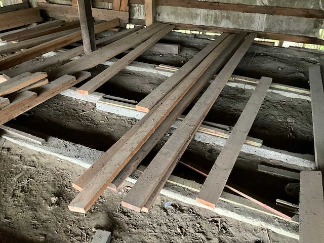 Sls c24 balken (107x) + divers rnd hout (28x) - afbeelding 2 van  10