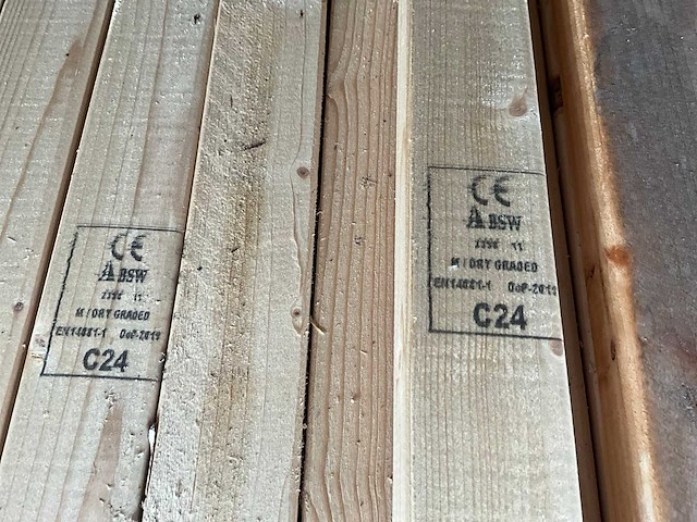 Sls c24 balken (107x) + divers rnd hout (28x) - afbeelding 6 van  10