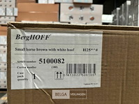 Small horse brown with white hoof - afbeelding 4 van  4