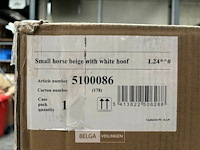 Small horsee beige with white hoof - afbeelding 3 van  3