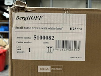 Small horsee brown with white hoof - afbeelding 3 van  3