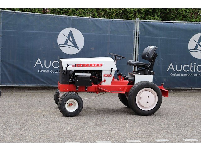 Smalspoor tractor gutbrod 2500 benzine - afbeelding 1 van  1