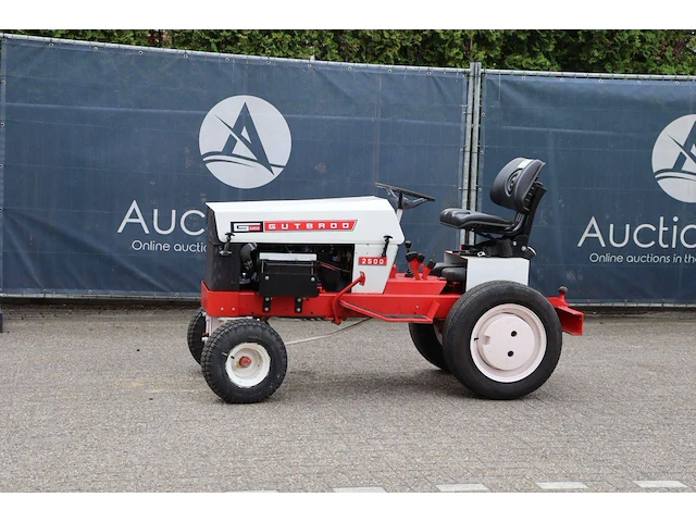 Smalspoor tractor gutbrod 2500 benzine - afbeelding 1 van  1
