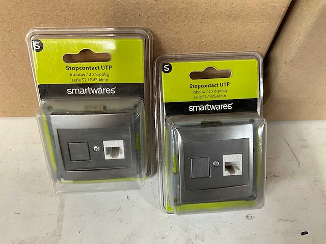 Smartwares stopcontact utp inbouw 2x 8 polig serie s2 rvs kleur (150x) - afbeelding 1 van  3