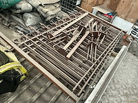 Smeed ijzeren hek - afbeelding 1 van  3