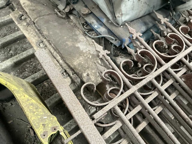 Smeed ijzeren hek - afbeelding 2 van  3