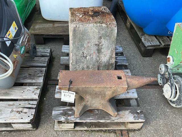 Smeedaambeeld,inclusief houten voet - afbeelding 1 van  1