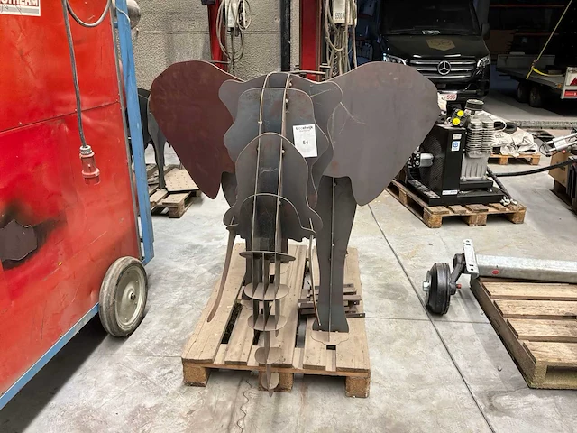 Smeedijzeren olifant - afbeelding 2 van  4