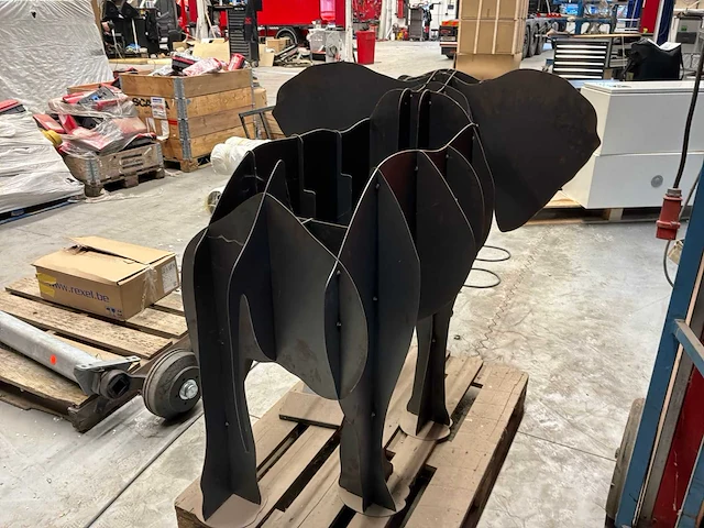 Smeedijzeren olifant - afbeelding 4 van  4