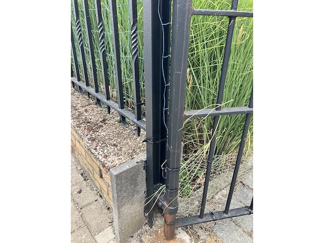 Smeedwerken tuinomheining met poort - afbeelding 3 van  13
