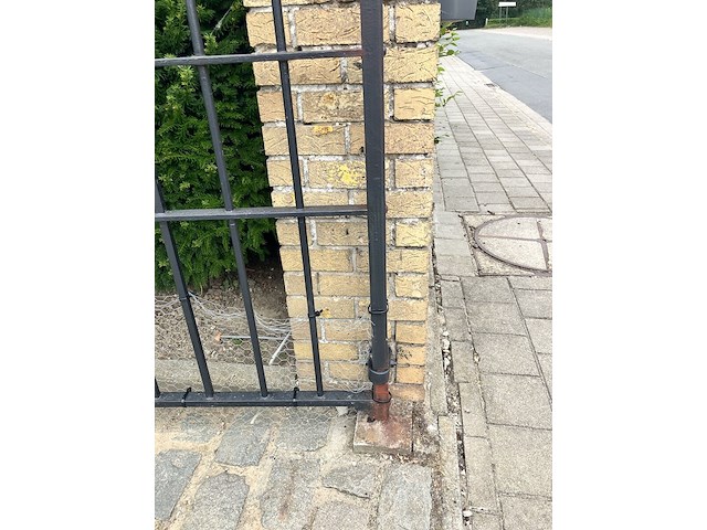 Smeedwerken tuinomheining met poort - afbeelding 4 van  13