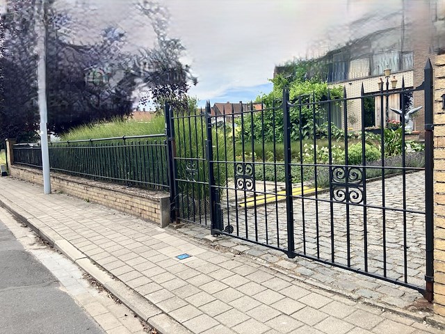 Smeedwerken tuinomheining met poort - afbeelding 1 van  13