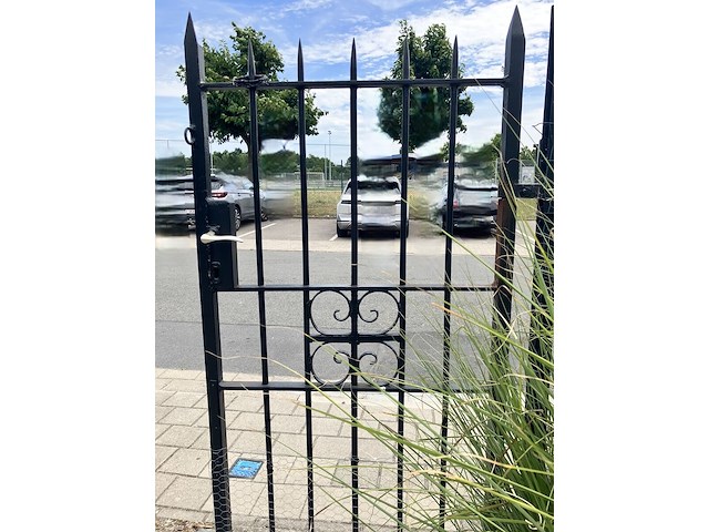 Smeedwerken tuinomheining met poort - afbeelding 11 van  13