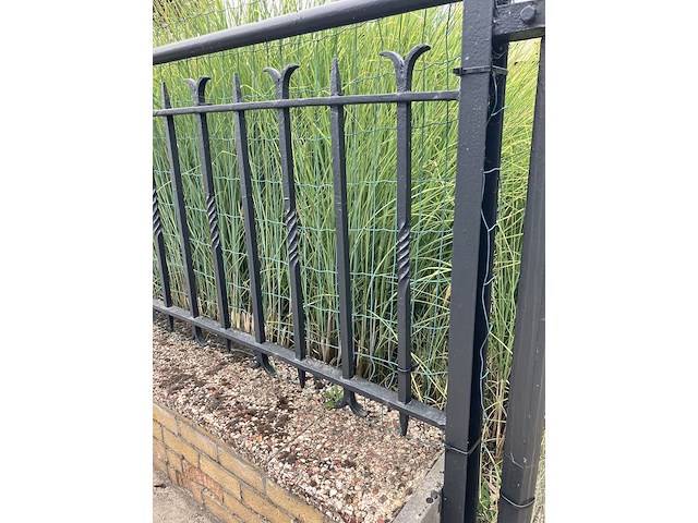 Smeedwerken tuinomheining met poort - afbeelding 12 van  13