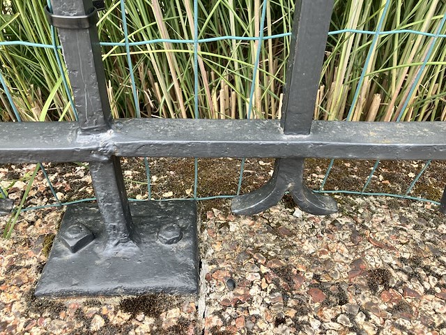 Smeedwerken tuinomheining met poort - afbeelding 13 van  13