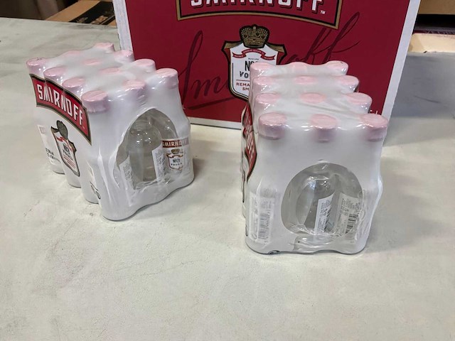 Smirnoff red 12x5 cl vodka (1200x) - afbeelding 2 van  3