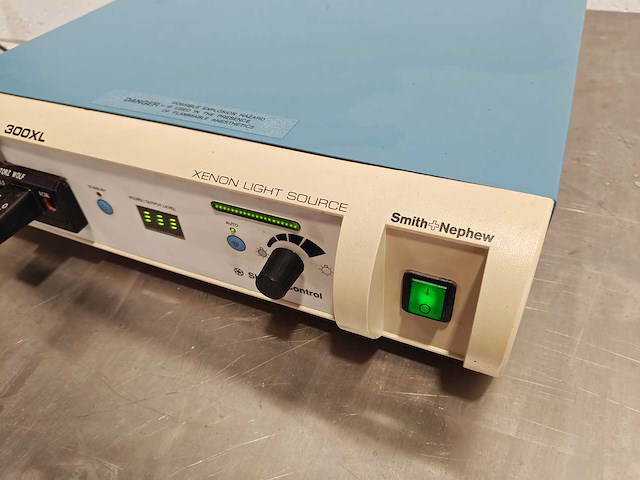 Smith & nephew - dyonics 300 xl - xenon light source - afbeelding 5 van  10