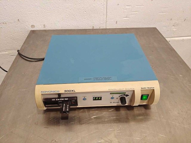 Smith & nephew - dyonics 300 xl - xenon light source - afbeelding 7 van  10
