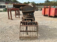 Smp hydraulische grijphaak met openwerk schalen grondverzetbak - afbeelding 2 van  8