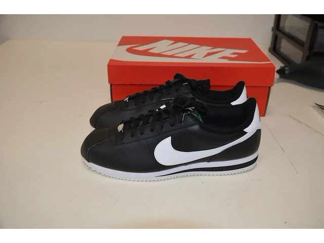 Sneakers nike cortez basic black white maat 45,5 nieuw in doos (2) - afbeelding 5 van  10