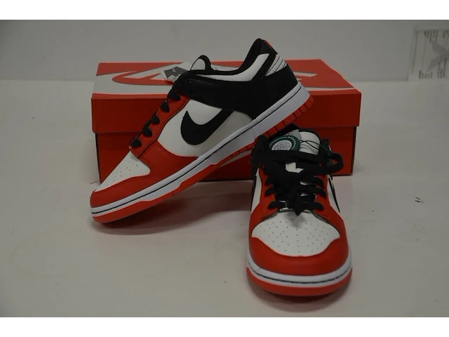Sneakers nike dunk low emb nba 75th anniversary chicago maat 40,5 nieuw in doos (2) - afbeelding 8 van  10