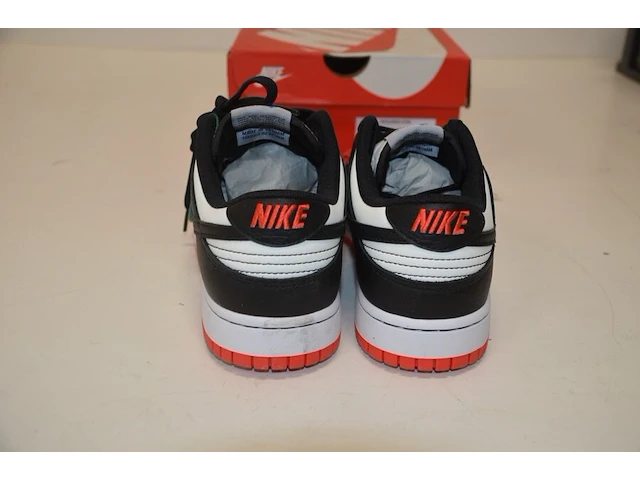 Sneakers nike dunk low emb nba 75th anniversary chicago maat 42,5 nieuw in doos (2) - afbeelding 6 van  10