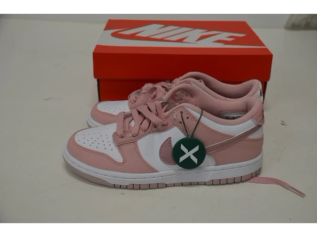 Sneakers nike dunk low pink velvet (gs) maat 37,5 nieuw in doos (2) - afbeelding 5 van  10