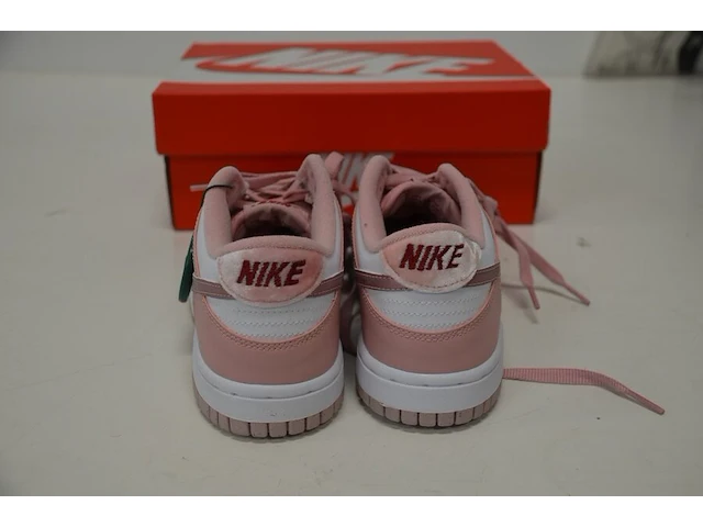 Sneakers nike dunk low pink velvet (gs) maat 37,5 nieuw in doos (2) - afbeelding 6 van  10