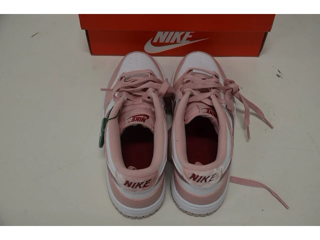 Sneakers nike dunk low pink velvet (gs) maat 37,5 nieuw in doos (2) - afbeelding 7 van  10