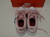 Sneakers nike dunk low pink velvet (gs) maat 37,5 nieuw in doos (2) - afbeelding 7 van  10