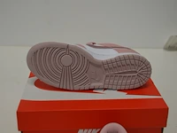 Sneakers nike dunk low pink velvet (gs) maat 37,5 nieuw in doos (2) - afbeelding 9 van  10