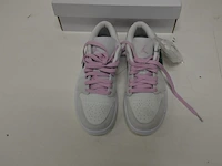 Sneakers nike jordan 1 low se barely green maat 37,5 nieuw in doos (2) - afbeelding 2 van  9